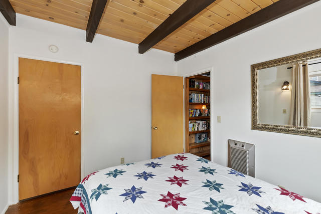 102 E Country Club Boulevard, Big Bear CA: https://media.crmls.org/mediaz/35d93973-3a51-461e-87b8-7199e98f8aea.jpg