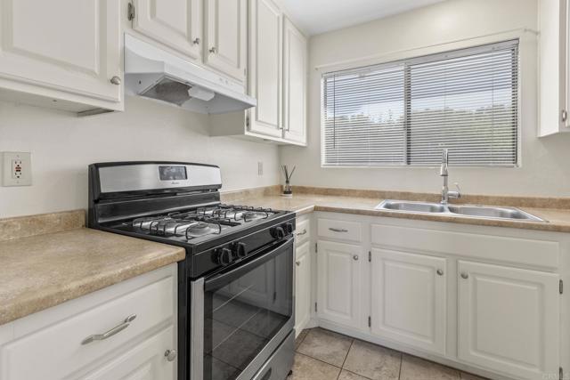 1523 Temple Heights Drive, Oceanside CA: https://media.crmls.org/mediaz/35d963e1-f2fe-44a7-8b50-6de1a95df031.jpg