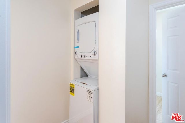 200 W Palmer Avenue, Glendale CA: https://media.crmls.org/mediaz/35d99b5d-6de1-453b-81a7-15e004b7e655.jpg