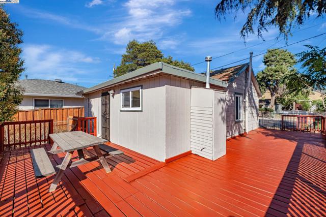 118 Sycamore St, Fremont CA: https://media.crmls.org/mediaz/35da5d02-43e6-4262-8442-112cb7ab8dfd.jpg