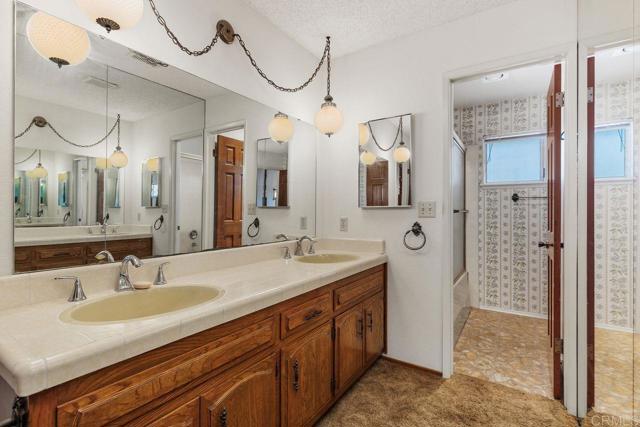 31600 Oak Glen Road, Valley Center CA: https://media.crmls.org/mediaz/35da8324-1463-4a04-a597-c3c5069691ae.jpg