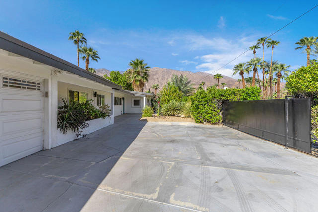 1075 E Sunny Dunes Road, Palm Springs, CA 92264