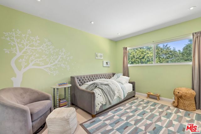16241 W Meadow Ridge Way, Encino CA: https://media.crmls.org/mediaz/35dad61a-9119-4595-aad0-4b525417fc50.jpg