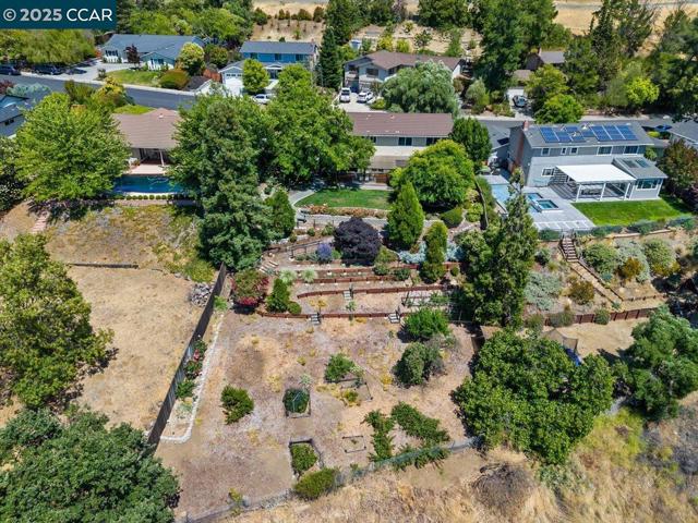 681 Rock Oak Rd, Walnut Creek CA: https://media.crmls.org/mediaz/35db6030-d92f-436c-a01e-a99ab8f0da81.jpg