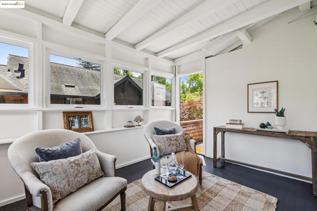 3019 Benvenue Ave, Berkeley CA: https://media.crmls.org/mediaz/35db69e1-9b50-42cd-a8dd-c5d37c828af9.jpg