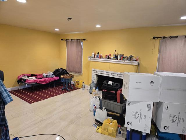 535 W Carlton Way, Tracy CA: https://media.crmls.org/mediaz/35db7255-aa7b-4901-b6d5-c0b117b41091.jpg