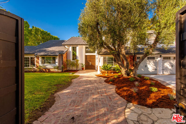 17429 Tarzana Street photo 2