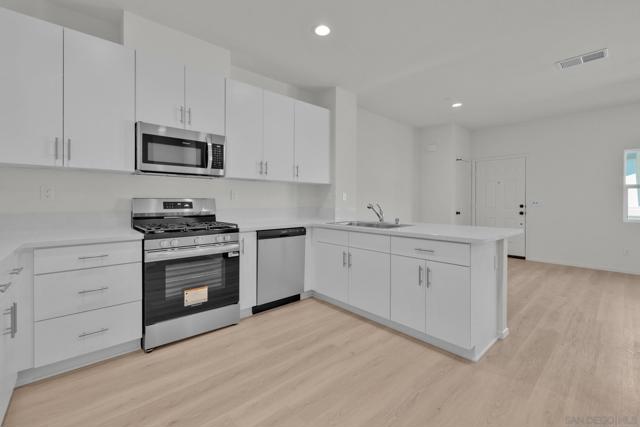 28203 Verdant Ct, Valley Center CA: https://media.crmls.org/mediaz/35dbce6d-b7b3-4e4c-b010-88fd9cae4bca.jpg