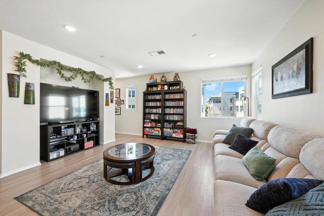 5405 Calle Sand Arch, San Diego CA: https://media.crmls.org/mediaz/35dc63eb-c7c5-4e59-b667-6f0a8c9e5afb.jpg