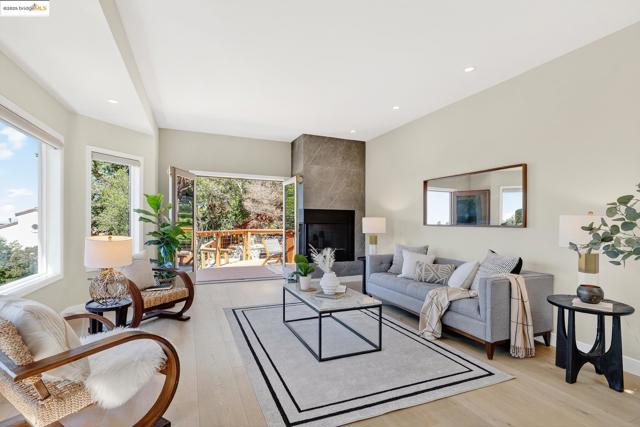 6330 Swainland Rd, Oakland CA: https://media.crmls.org/mediaz/35dc6fa3-48e5-41cb-bffd-5b0398cb9127.jpg