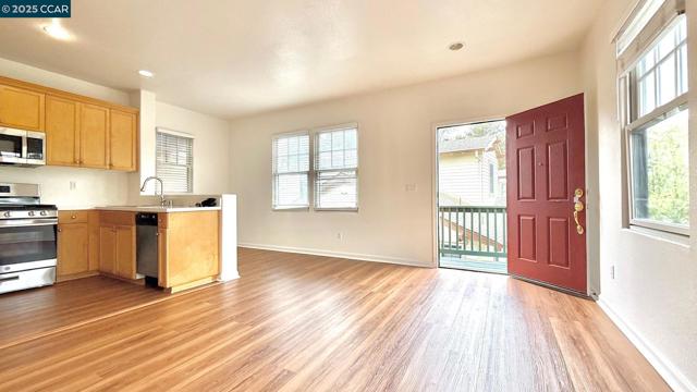1136 TARAYA TERR - UNIT B, Hercules CA: https://media.crmls.org/mediaz/35dc91e2-b00b-4921-b374-c5e1e5c84e74.jpg