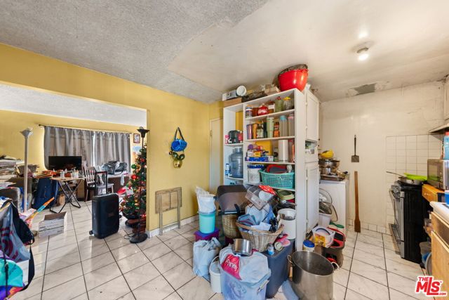 1114 S Kern Avenue, Los Angeles CA: https://media.crmls.org/mediaz/35dd0fe6-4427-463b-8ca4-8f0c842f8594.jpg