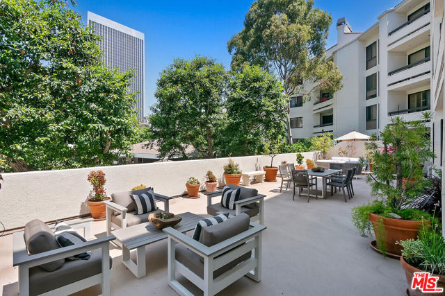 2102 Century Park Lane, Los Angeles CA: https://media.crmls.org/mediaz/35dd7306-8552-4a4c-abe1-e6797d25dbd4.jpg