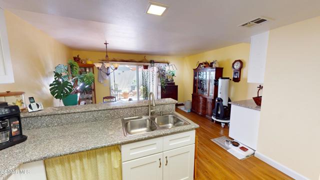 232 Gazania Court, Thousand Oaks CA: https://media.crmls.org/mediaz/35dddd62-5df1-4c47-bff5-977ee47c33eb.jpg
