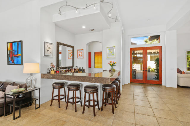 284 Loch Lomond Road, Rancho Mirage CA: https://media.crmls.org/mediaz/35ddf3de-1bc2-494f-a5cb-bacaa2886472.jpg