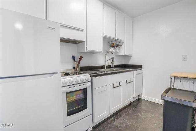 Detail Gallery Image 12 of 27 For 11645 Montana Ave #126,  Los Angeles,  CA 90049 - 1 Beds | 1 Baths