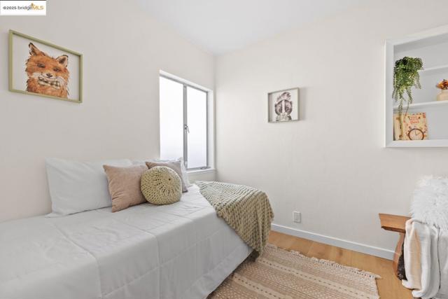 1241 Park Ave, Alameda CA: https://media.crmls.org/mediaz/35df3b4f-0ec8-4c21-a4a9-e98aee463c3a.jpg