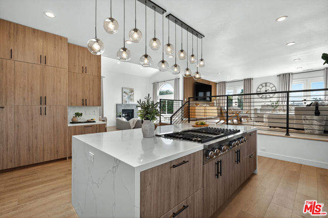 2603 Crestmoore Place, Los Angeles CA: https://media.crmls.org/mediaz/35dfb5f3-7cd3-4728-939c-1521cff0dda1.jpg