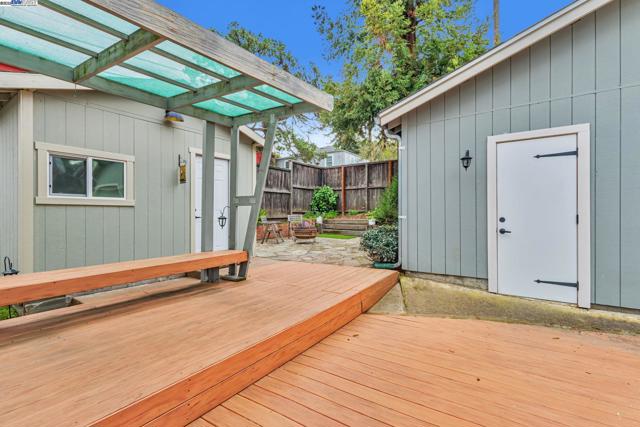 2019 E St, Hayward CA: https://media.crmls.org/mediaz/35dfd468-4420-4d20-986b-87dea795bf27.jpg