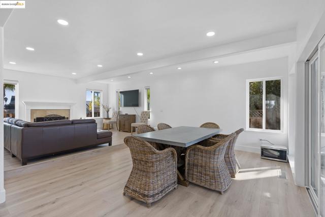 740 Discovery Bay Blvd, Discovery Bay CA: https://media.crmls.org/mediaz/35dfe3e5-a471-452f-ba37-9b30ce3a7ef0.jpg