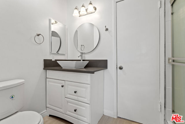 11743 Mayfield, Los Angeles CA: https://media.crmls.org/mediaz/35e02795-14a9-4217-bf25-79b79102b652.jpg