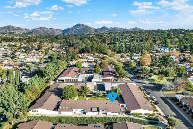 16555 Caminito Vecinos, San Diego CA: https://media.crmls.org/mediaz/35e0aafe-9ea6-4bcf-82c2-39d05f231840.jpg
