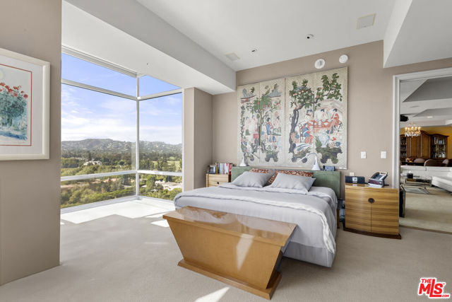 10380 Wilshire Boulevard, Los Angeles CA: https://media.crmls.org/mediaz/35e1324f-34cf-470c-a7dc-4b729d86d033.jpg
