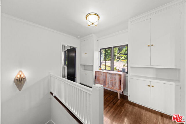 6626 Cahuenga Terrace, Los Angeles CA: https://media.crmls.org/mediaz/35e2a4a5-638a-4ca7-9ae9-d08e285760ae.jpg