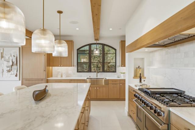 Detail Gallery Image 13 of 72 For 8341 La Jolla Scenic Dr, La Jolla,  CA 92037 - 5 Beds | 5/1 Baths