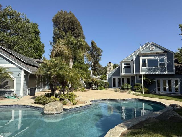 18 Gateview Drive, Fallbrook CA: https://media.crmls.org/mediaz/35e39024-ab6f-4c51-815f-cf762ec3a520.jpg