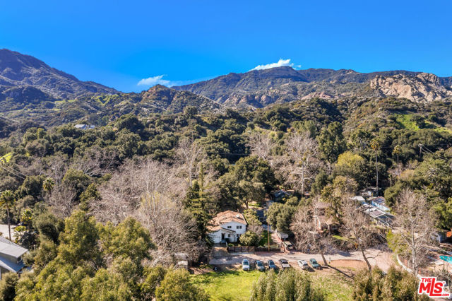 1514 Willow Drive, Topanga CA: https://media.crmls.org/mediaz/35e45550-67d9-4b48-8e8c-4c33986c3d3e.jpg