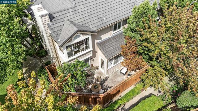 422 Sutton Cir, Danville CA: https://media.crmls.org/mediaz/35e4ace5-7d7f-4fd3-835d-5c92fdc20f69.jpg