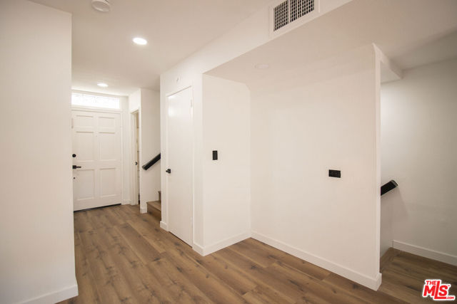 1132 19th Street, Santa Monica CA: https://media.crmls.org/mediaz/35e4fefc-4eb2-4315-a91e-79ee34ed3fff.jpg