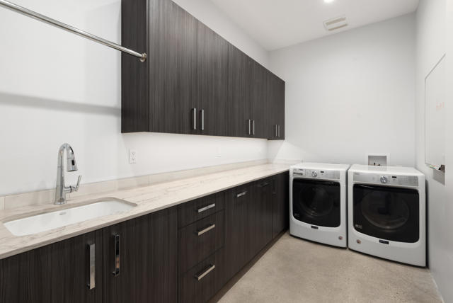 7852 Pinon Drive, Yucca Valley CA: https://media.crmls.org/mediaz/35e512c8-279b-41d8-b873-c629e1b663b7.jpg