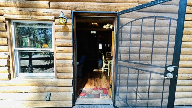 53341 Sherman Drive, Idyllwild CA: https://media.crmls.org/mediaz/35e5effe-27c6-4a36-a6ec-dac73c99989c.jpg
