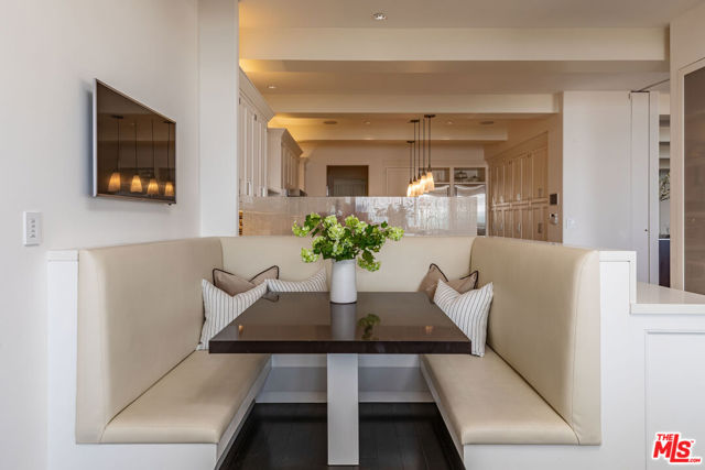 22368 Pacific Coast Highway, Malibu CA: https://media.crmls.org/mediaz/35e5f23a-f235-4ab8-81ed-1dd9c935a465.jpg