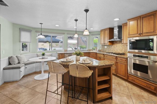 13907 Bruyere Ct, San Diego CA: https://media.crmls.org/mediaz/35e605bf-28a3-447c-9cc6-ebec76583469.jpg