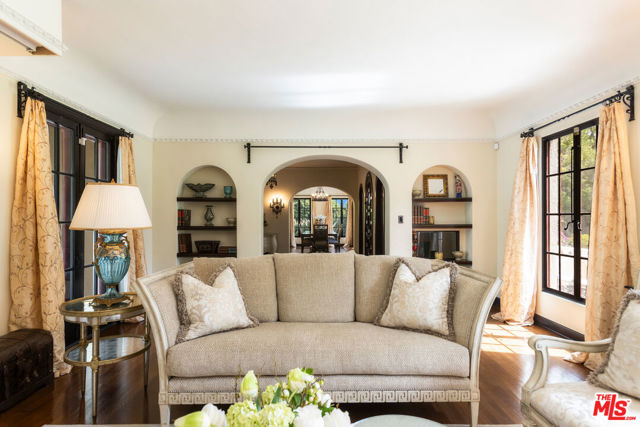 2086 S Oak Knoll Avenue, San Marino CA: https://media.crmls.org/mediaz/35e60686-f146-4317-8e6a-ae1f49ab6a9a.jpg