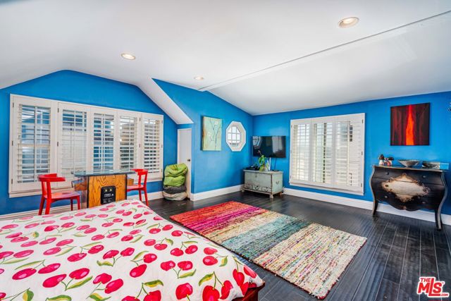 219 2nd Street, Hermosa Beach CA: https://media.crmls.org/mediaz/35e6aa4c-1942-4c20-a252-b9ba3181eda3.jpg