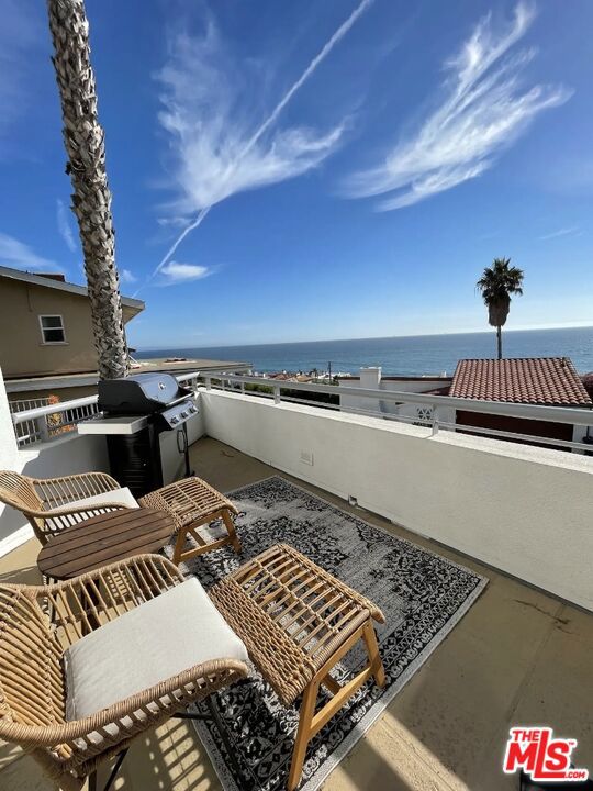 21349 Rambla Vista, Malibu CA: https://media.crmls.org/mediaz/35e719a9-99d8-4cf9-98a9-75bd3f809b0b.jpg