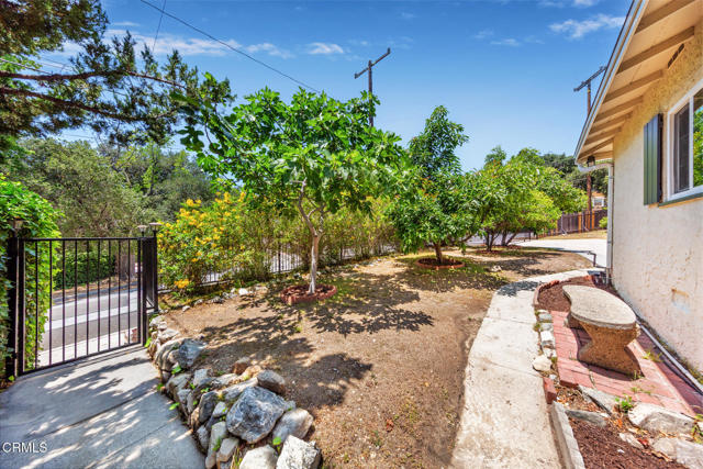 2767 Brookhill Street, La Crescenta CA: https://media.crmls.org/mediaz/35e721bb-0861-431f-8100-1ff70207b086.jpg