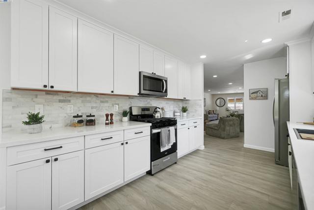 1662 Dorchester Pl, Concord CA: https://media.crmls.org/mediaz/35e73ca3-928e-4327-83b3-4b1f8660e89c.jpg