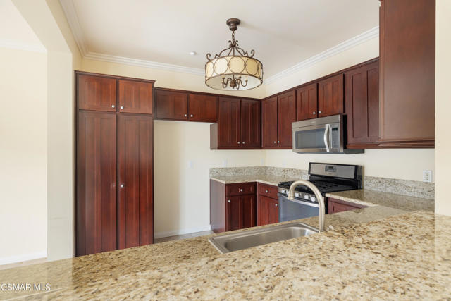 485 Country Club Drive, Simi Valley CA: https://media.crmls.org/mediaz/35e7d2a9-e5bc-4d5b-96d1-57542afc8674.jpg