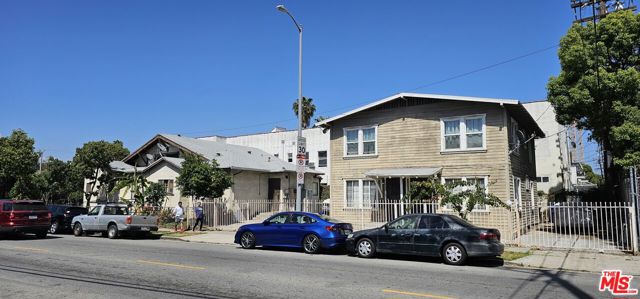 1120 N Van Ness Avenue, Los Angeles CA: https://media.crmls.org/mediaz/35e87606-429d-430c-ba95-36acf4bc6ab3.jpg