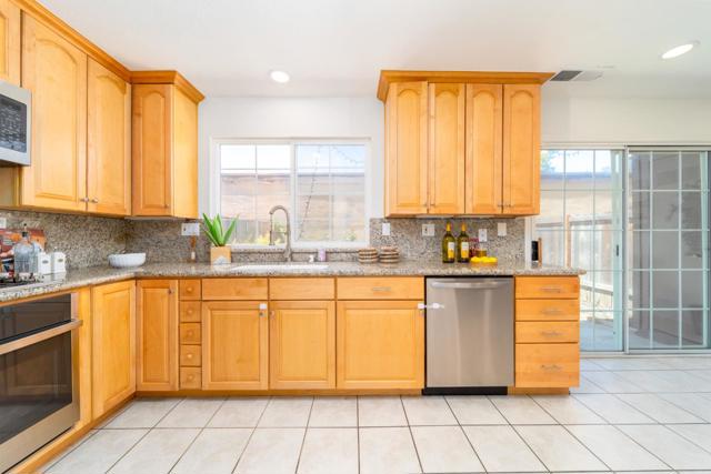 1748 Vancouver Green, Fremont CA: https://media.crmls.org/mediaz/35e8bd6a-fa4c-4826-8c9f-e42b21cfff13.jpg
