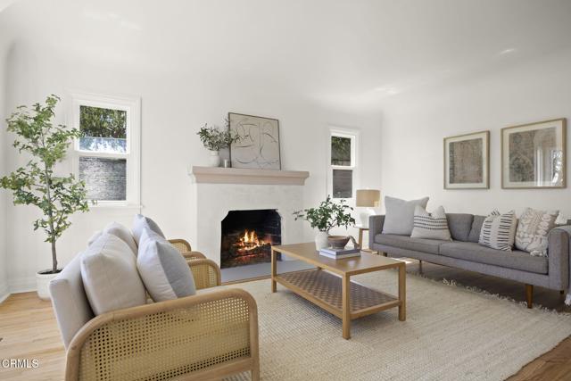2371 Foster Avenue, Ventura CA: https://media.crmls.org/mediaz/35e97962-11cc-4789-9f49-3caae81769c2.jpg