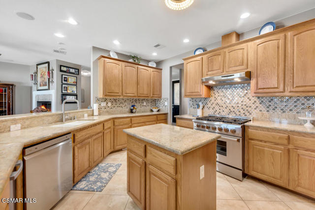 7142 W Avenue A4, Lancaster CA: https://media.crmls.org/mediaz/35e9bbd1-f84a-48dc-b288-2a70e62e1ee6.jpg