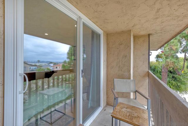 1174 Locust St, San Diego CA: https://media.crmls.org/mediaz/35e9ec4a-e013-4e5e-afd8-9a0bf7614cbd.jpg