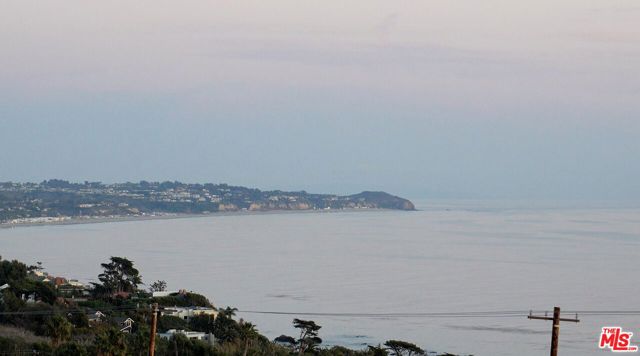 32215 Pacific Coast Highway, Malibu CA: https://media.crmls.org/mediaz/35e9fc10-f1ed-46aa-ab0c-8b86cd2b0507.jpg
