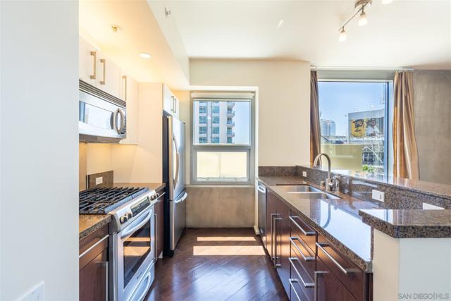 321 10th ave, San Diego CA: https://media.crmls.org/mediaz/35ea0f11-9c00-4501-be5a-4bc4759e5f59.jpg